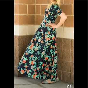 EUC Agnes and Dora Maxi Dress. Size L